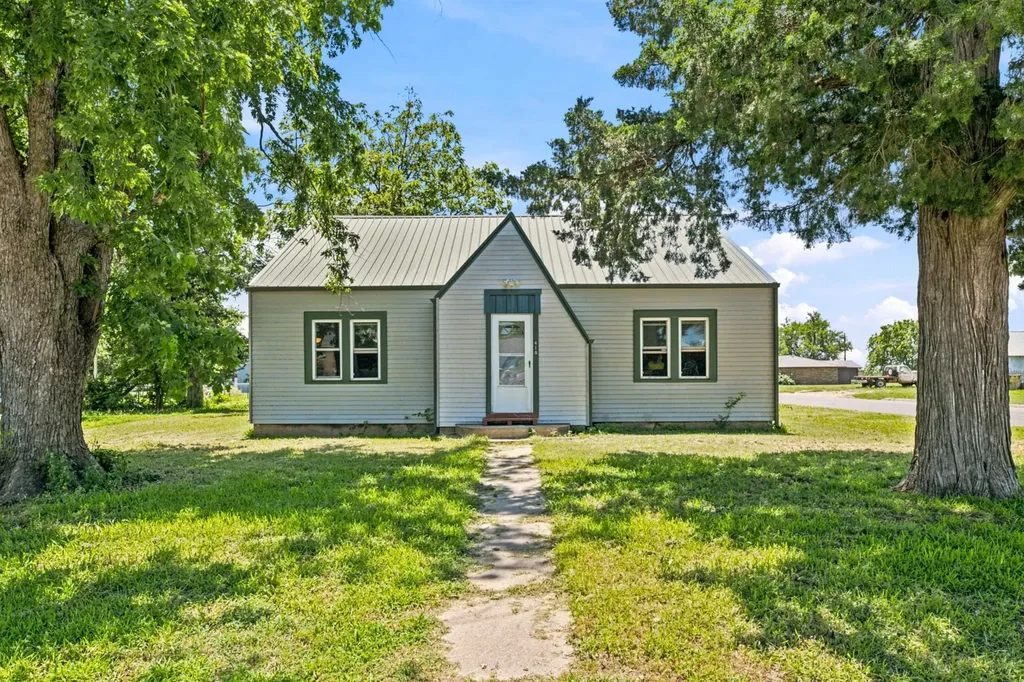 419 W Main Street Pretty Prairie KS 67570