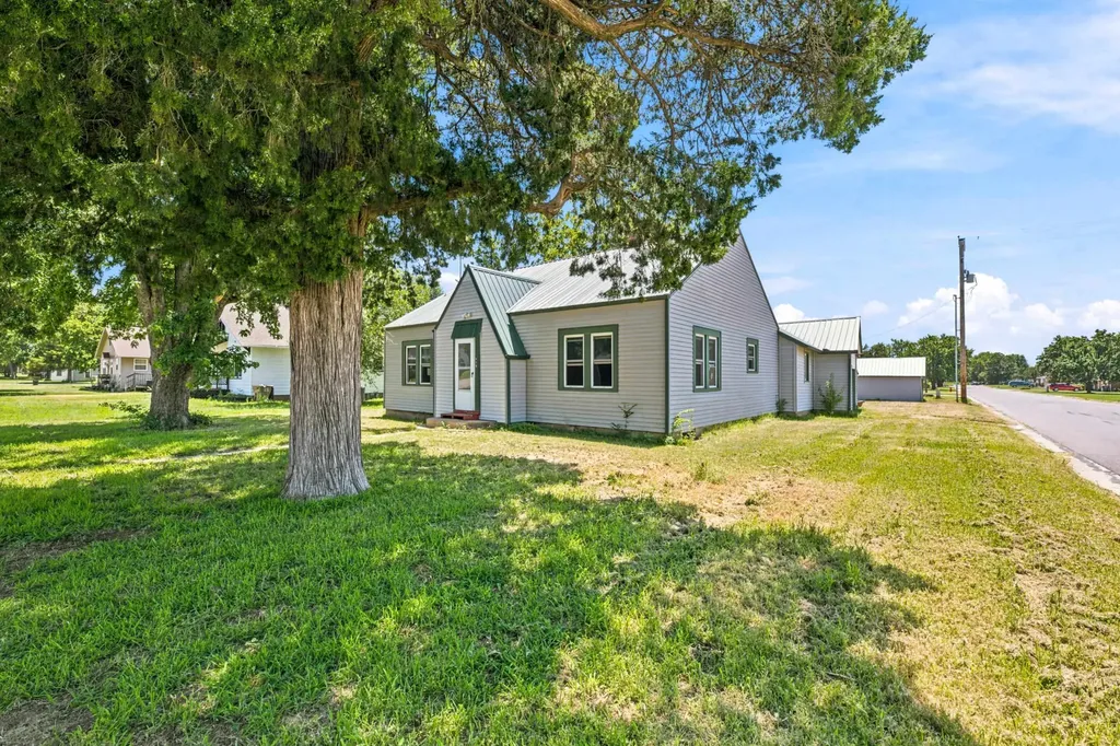 419 W Main Street Pretty Prairie KS 67570