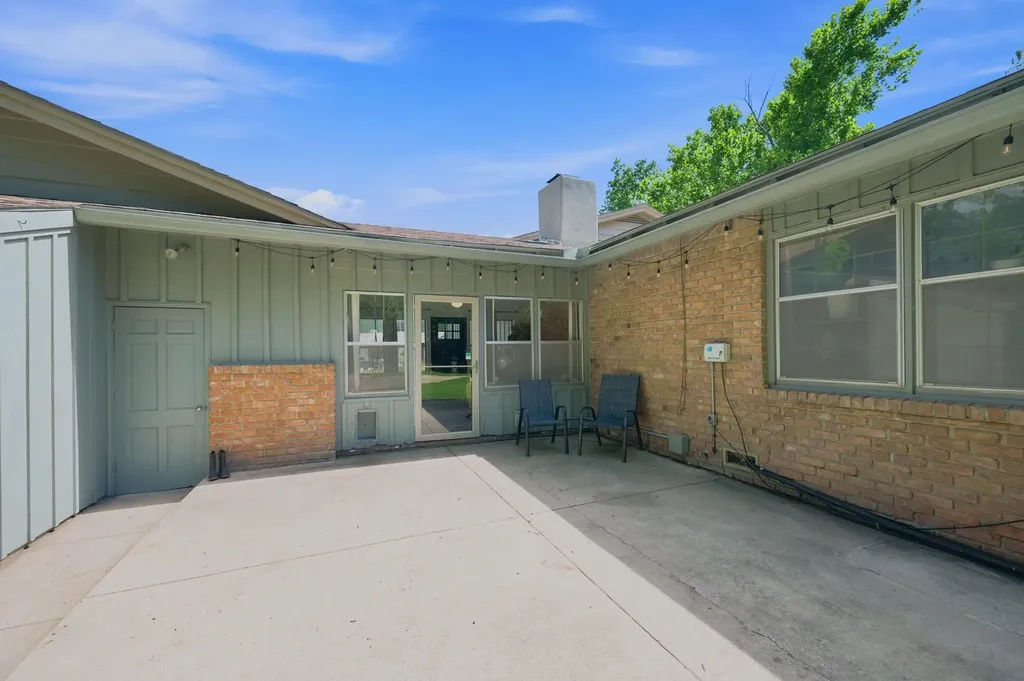 6202 E 10th Street N Wichita KS 67208