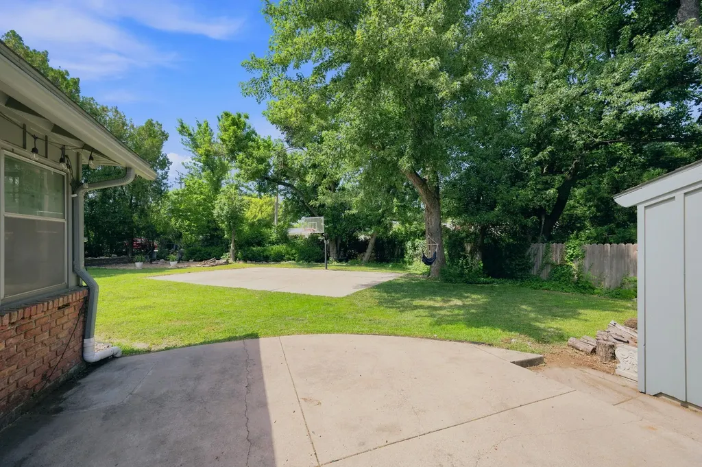 6202 E 10th Street N Wichita KS 67208