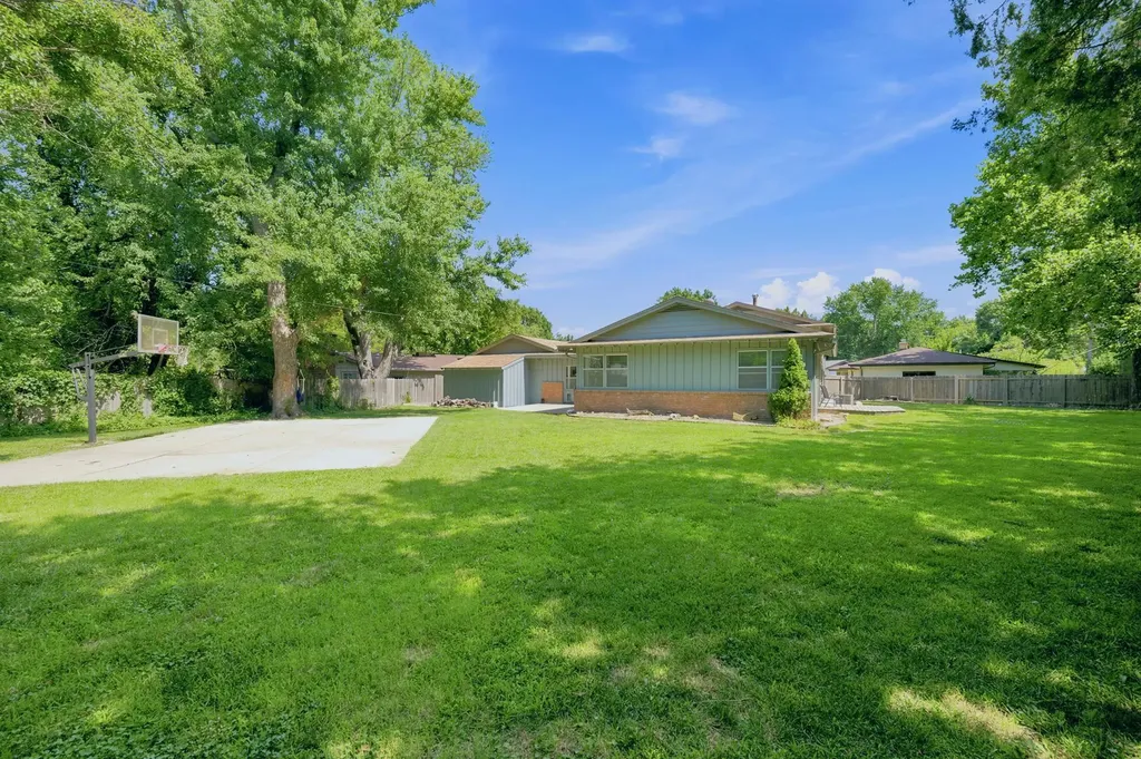 6202 E 10th Street N Wichita KS 67208