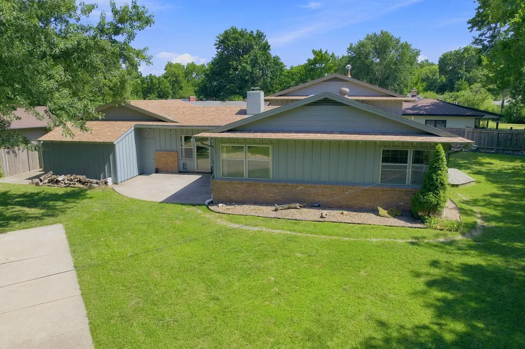 6202 E 10th Street N Wichita KS 67208