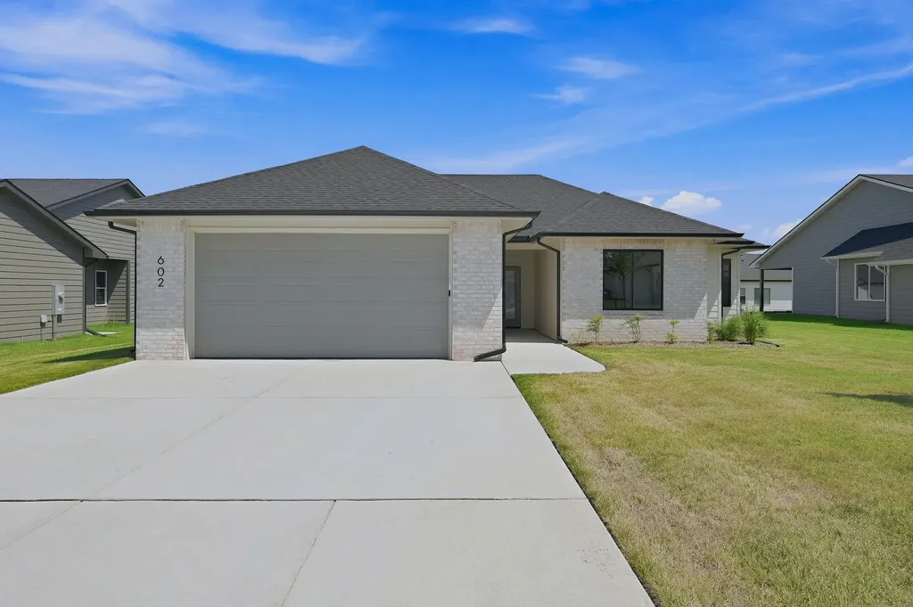 602 Elmwood Street Park City KS 67147-1124