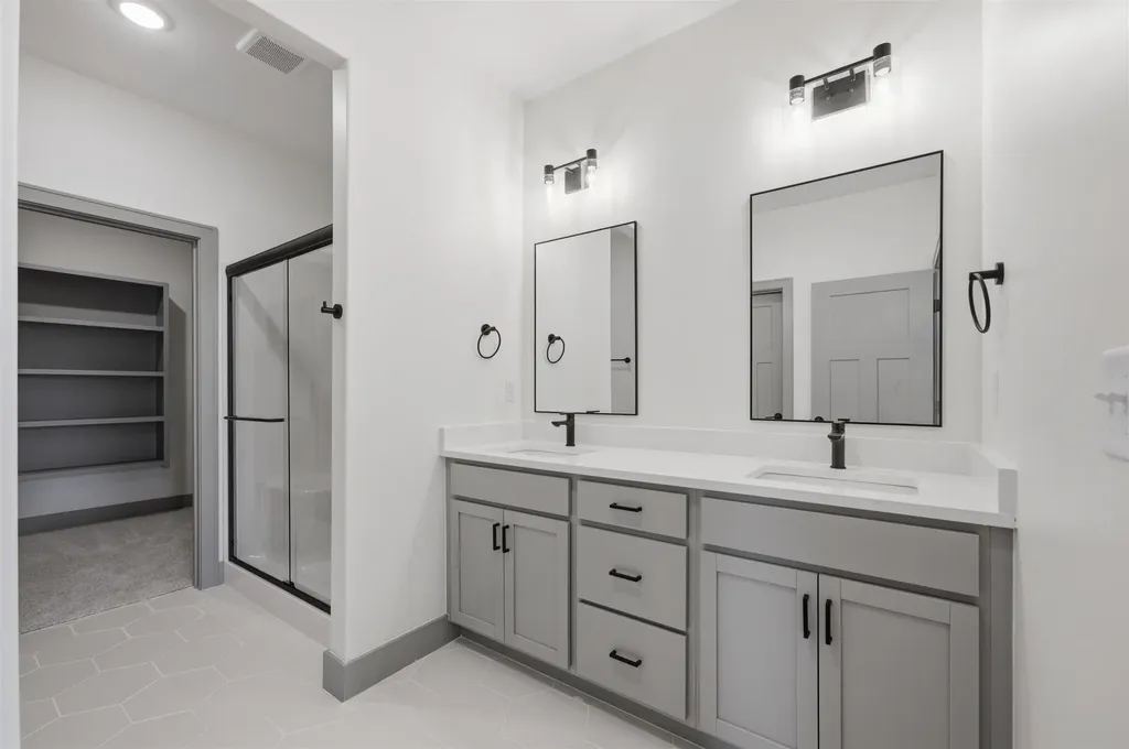 602 Elmwood Street Park City KS 67147-1124