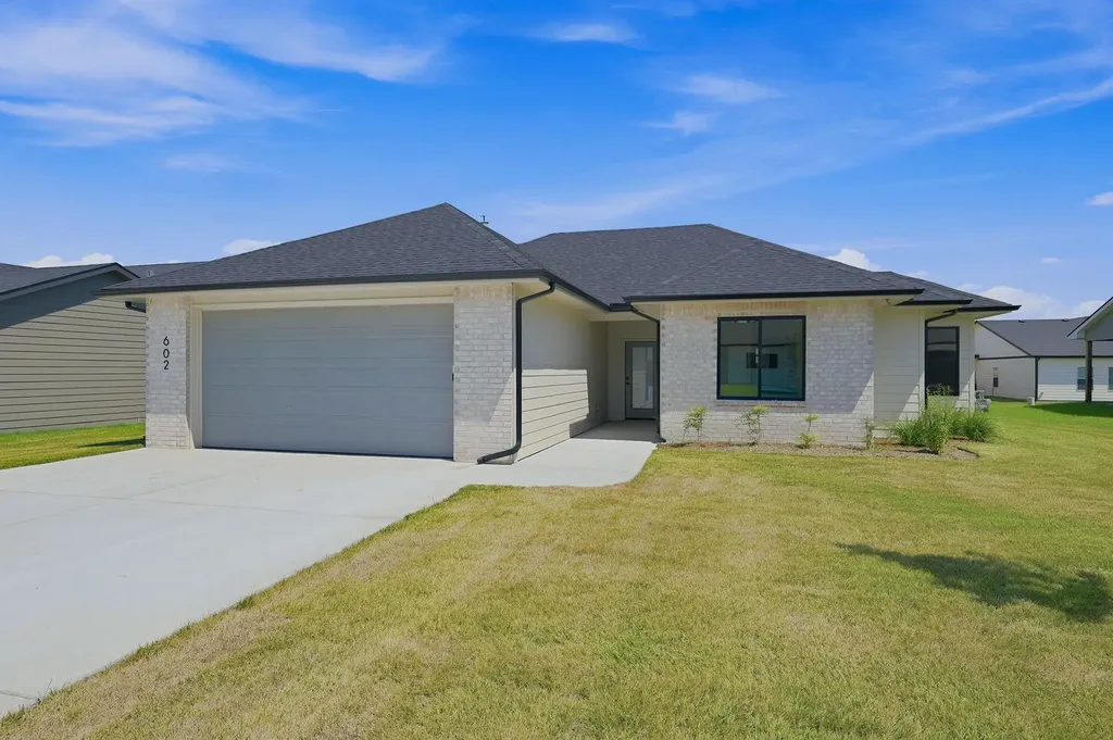 602 Elmwood Street Park City KS 67147-1124