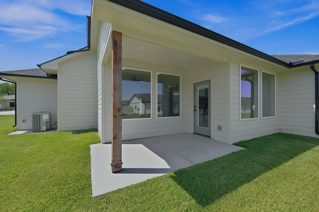 602 Elmwood Street Park City KS 67147-1124