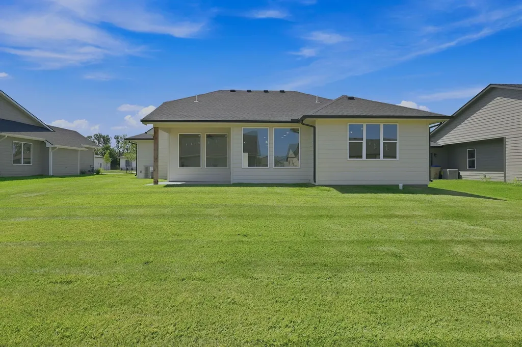 602 Elmwood Street Park City KS 67147-1124