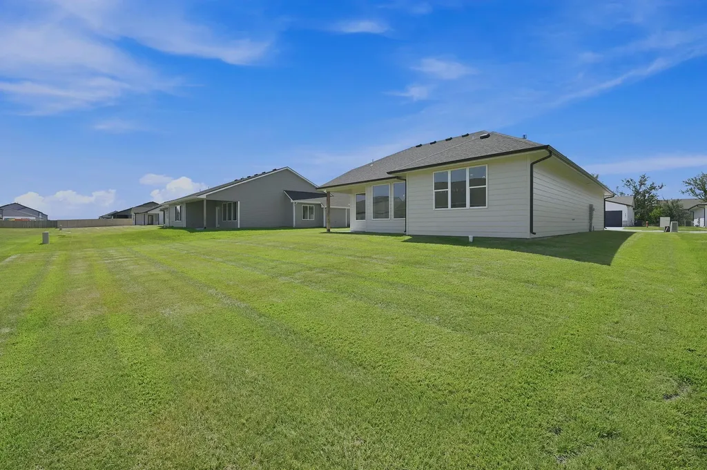 602 Elmwood Street Park City KS 67147-1124