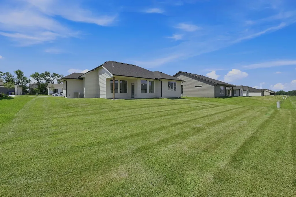 602 Elmwood Street Park City KS 67147-1124