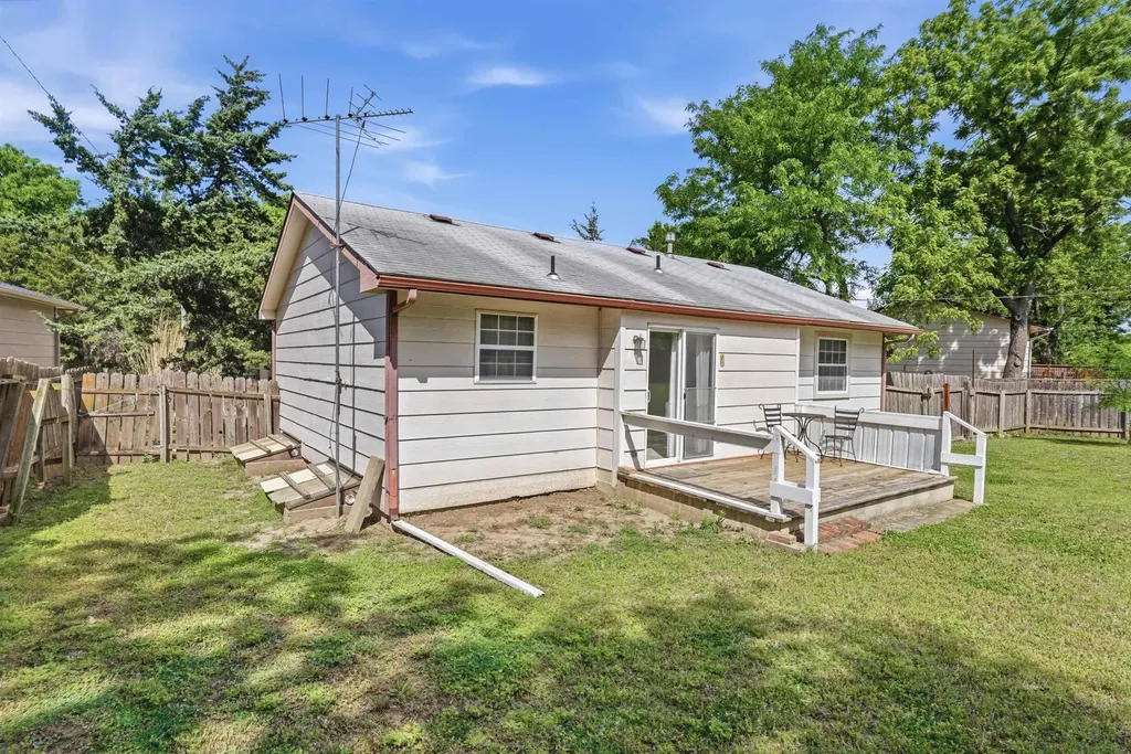 6538 N Longmont Street Park City KS 67219
