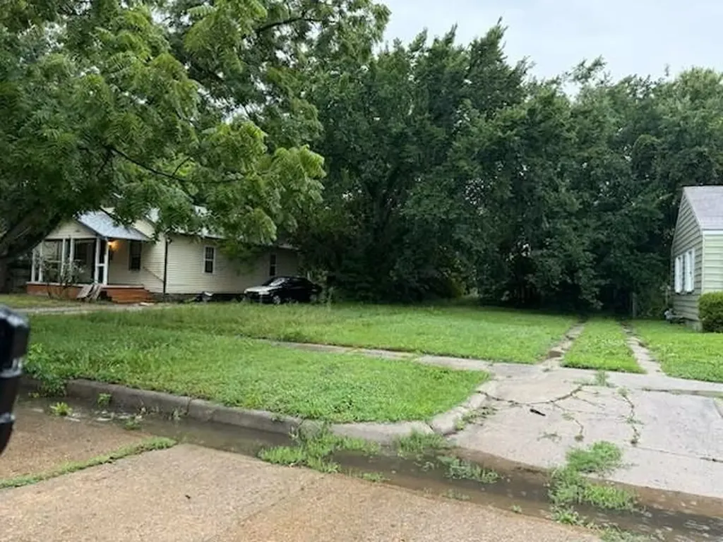 1527 N Ash Wichita KS 67214
