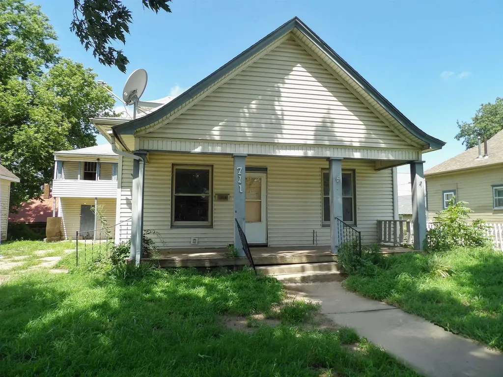 711 S Summit Arkansas City KS 67005