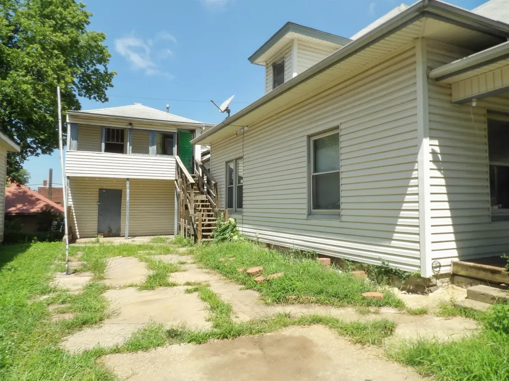 711 S Summit Arkansas City KS 67005