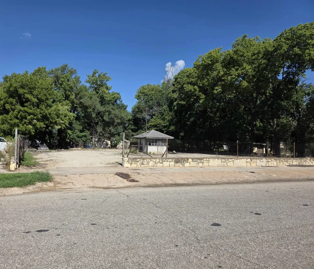 715 Manning Winfield KS 67156