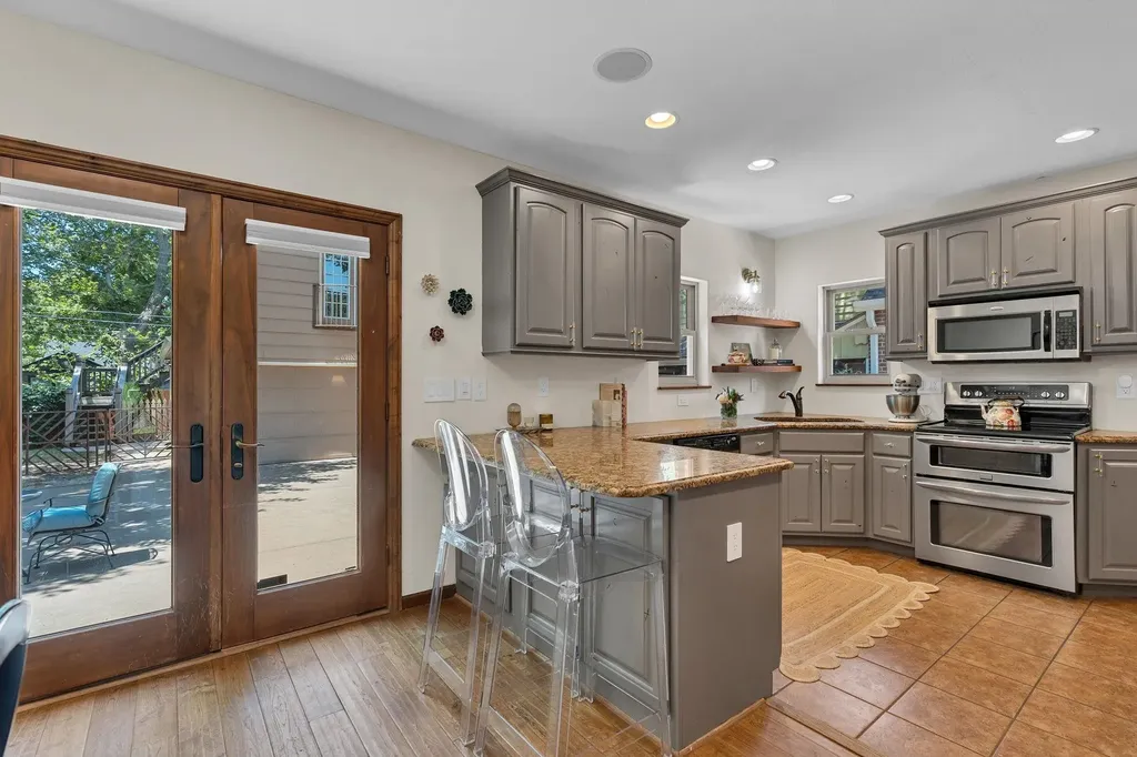 207 S Battin Street Wichita KS 67218