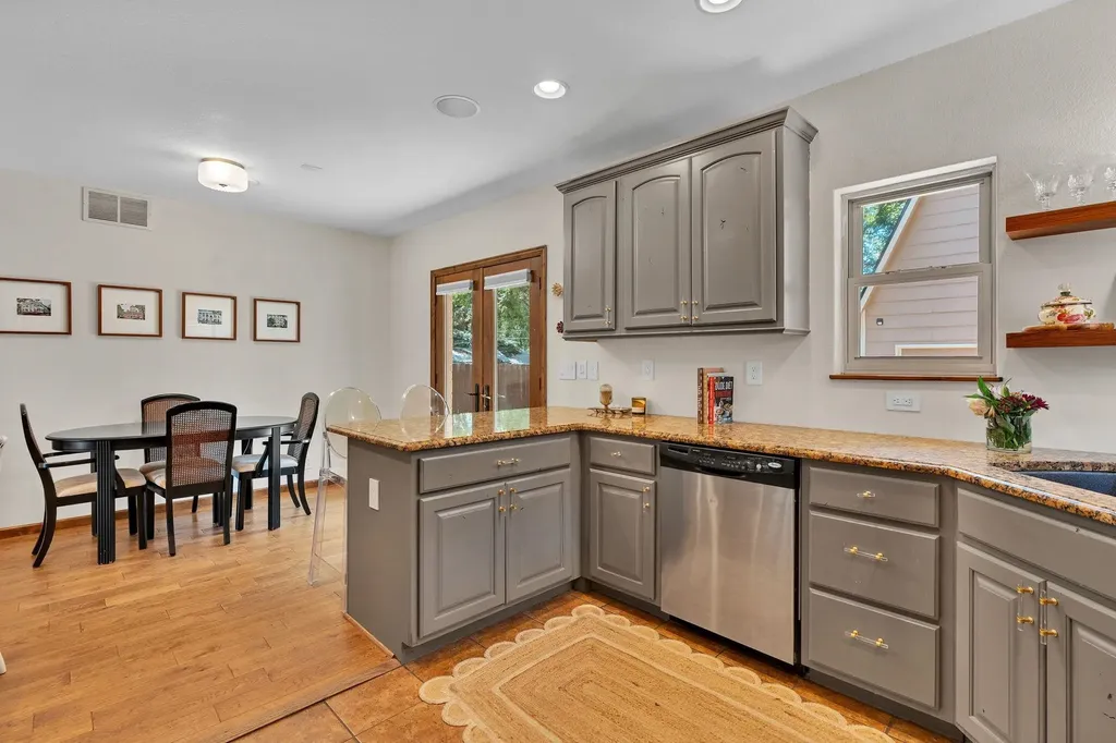 207 S Battin Street Wichita KS 67218