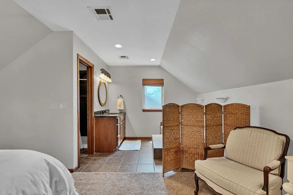 207 S Battin Street Wichita KS 67218