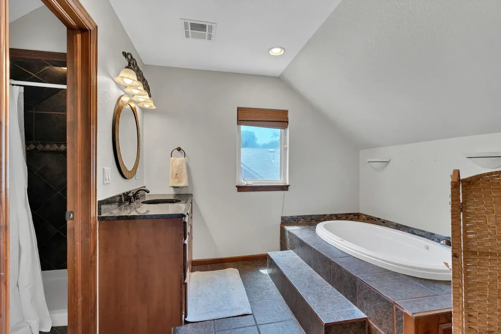 207 S Battin Street Wichita KS 67218