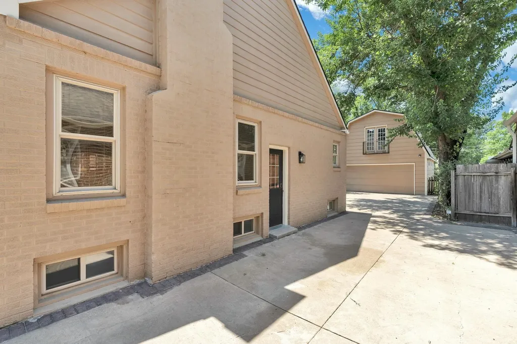 207 S Battin Street Wichita KS 67218