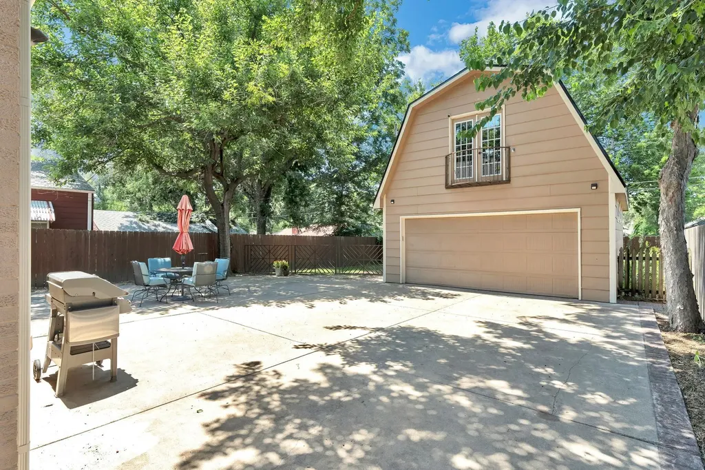 207 S Battin Street Wichita KS 67218