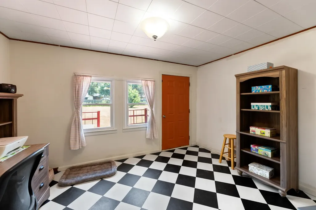 5030 N Seneca Wichita KS 67204