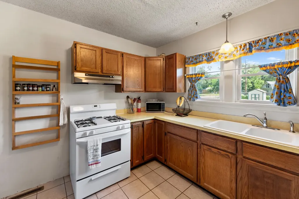 5030 N Seneca Wichita KS 67204