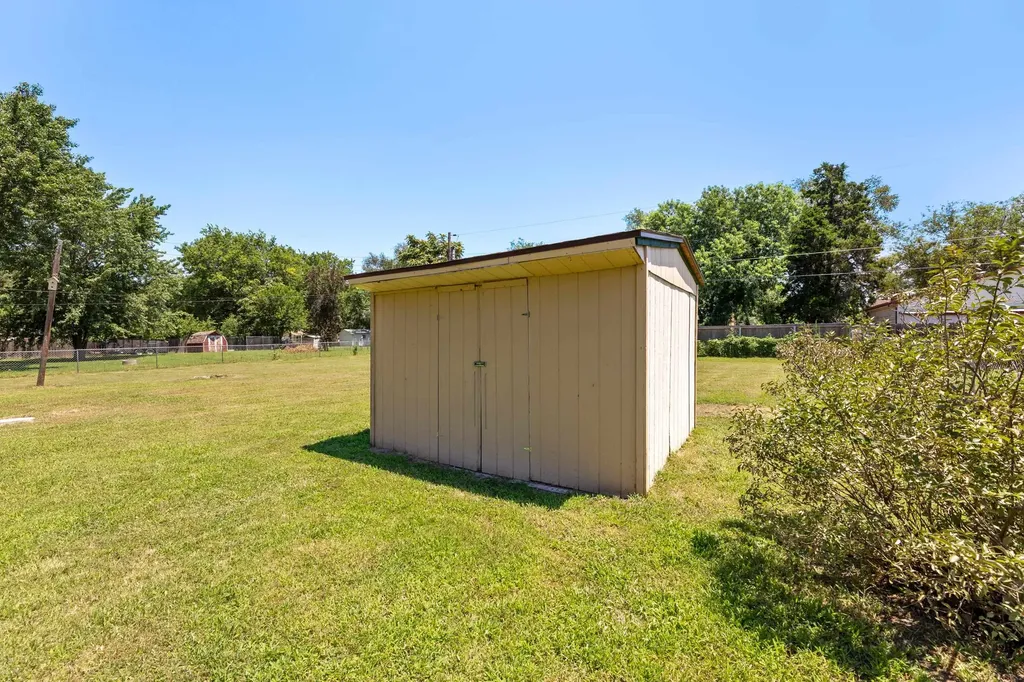 5030 N Seneca Wichita KS 67204