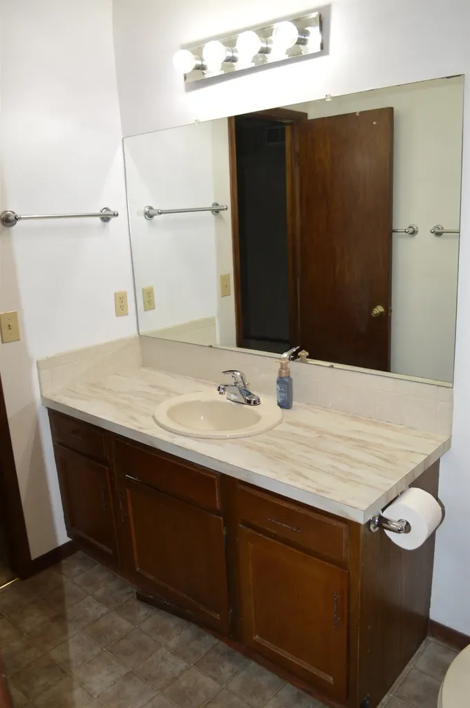 10729 W Nantucket Wichita KS 67212