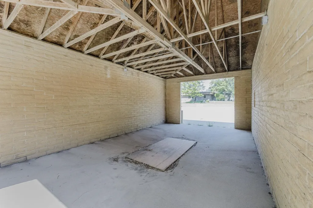 220 N 2nd Mulvane KS 67110