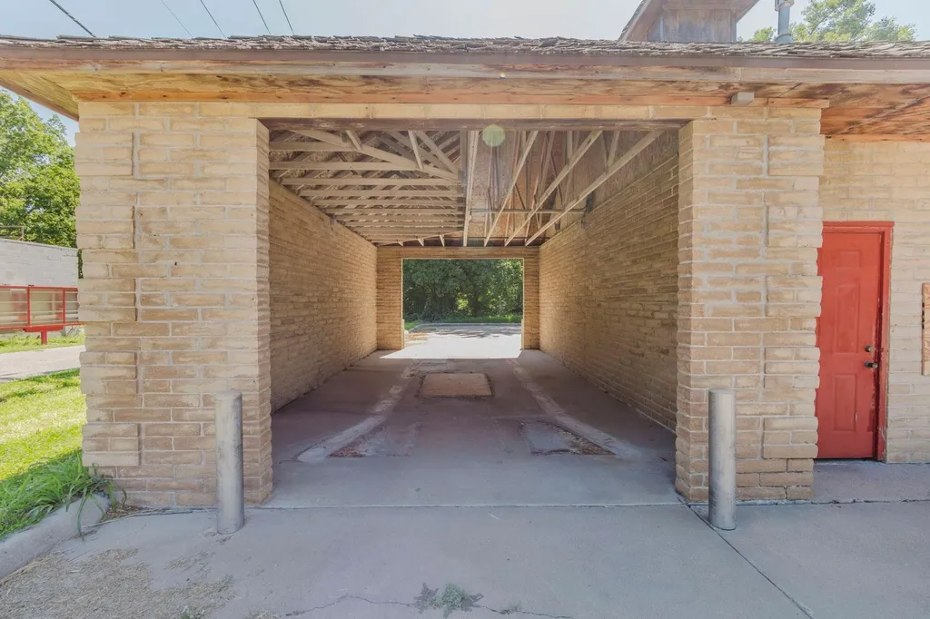 220 N 2nd Mulvane KS 67110