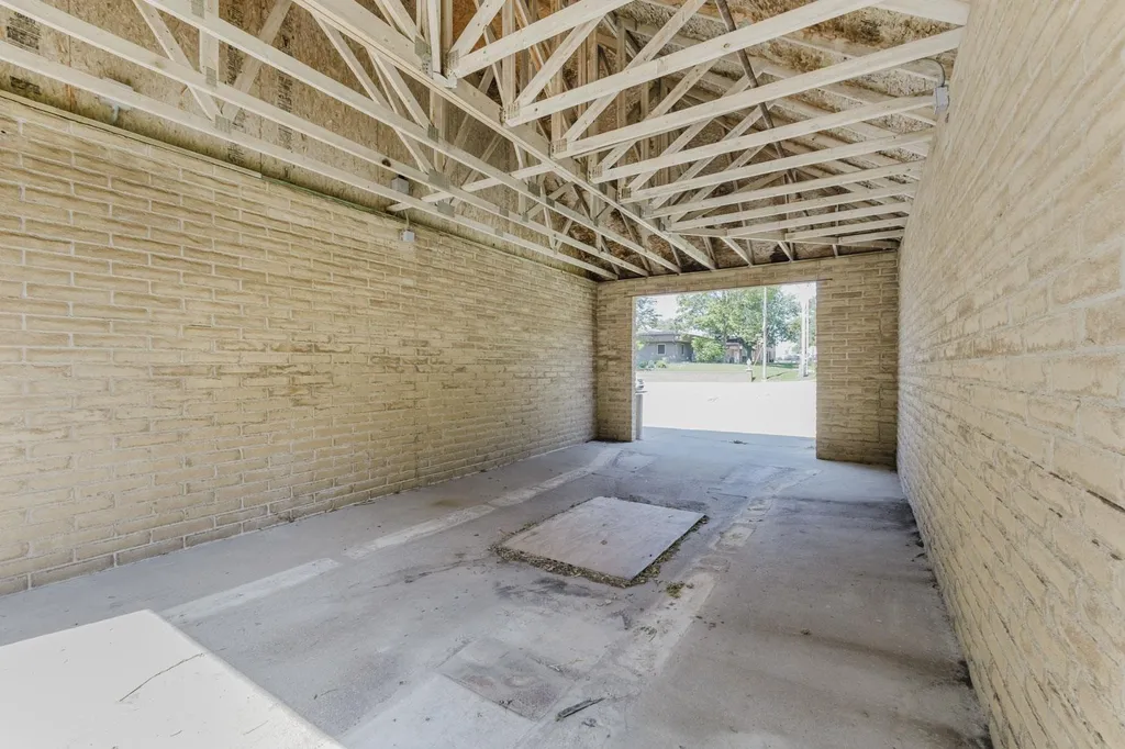 220 N 2nd Mulvane KS 67110