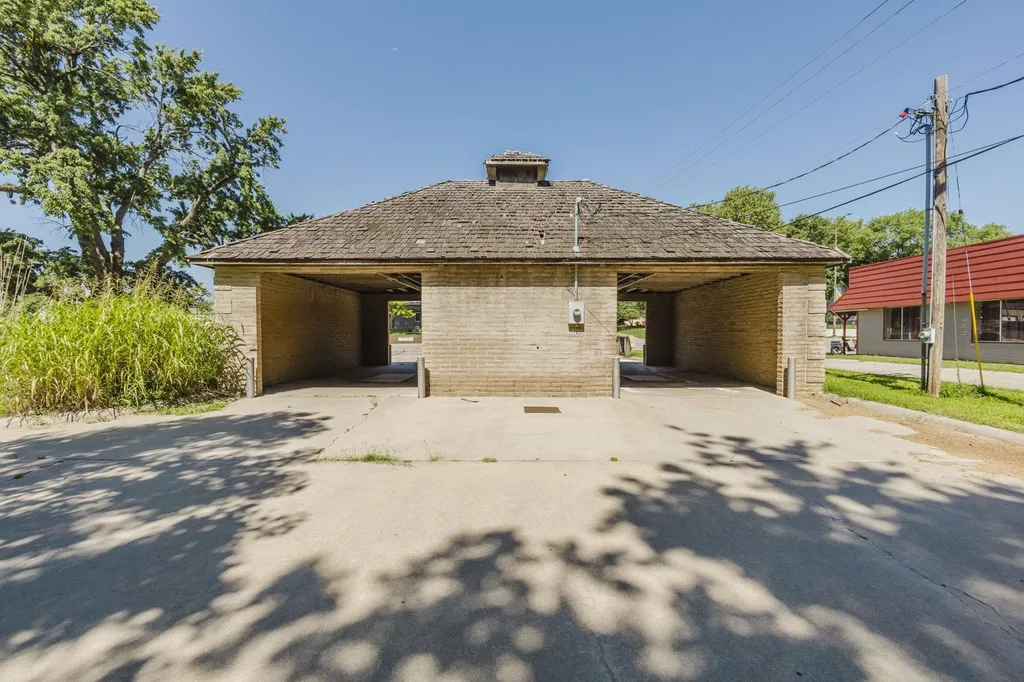 220 N 2nd Mulvane KS 67110