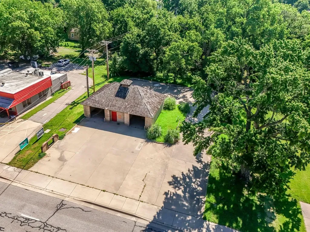 220 N 2nd Mulvane KS 67110