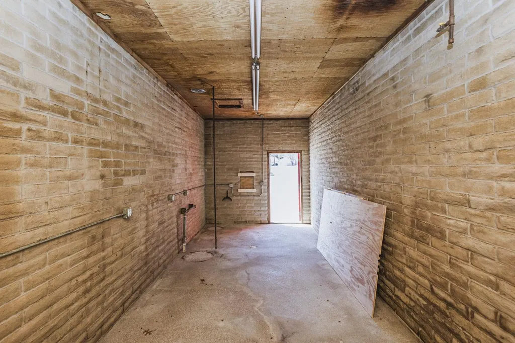 220 N 2nd Mulvane KS 67110