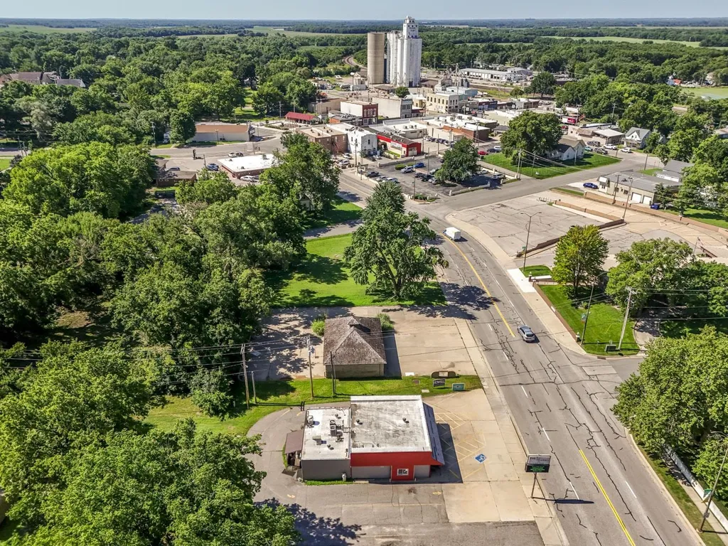220 N 2nd Mulvane KS 67110