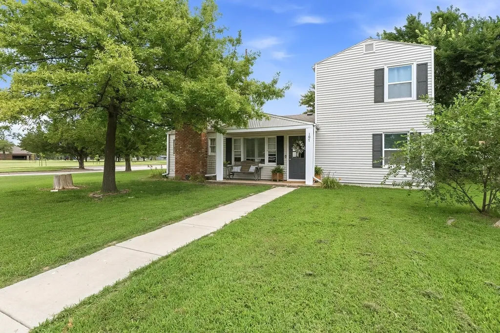 170 N Doris Wichita KS 67212
