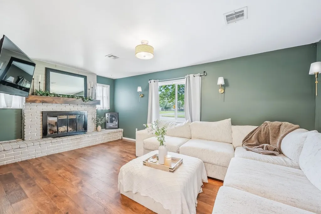 170 N Doris Wichita KS 67212