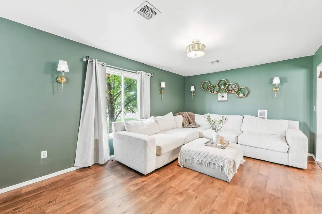 170 N Doris Wichita KS 67212