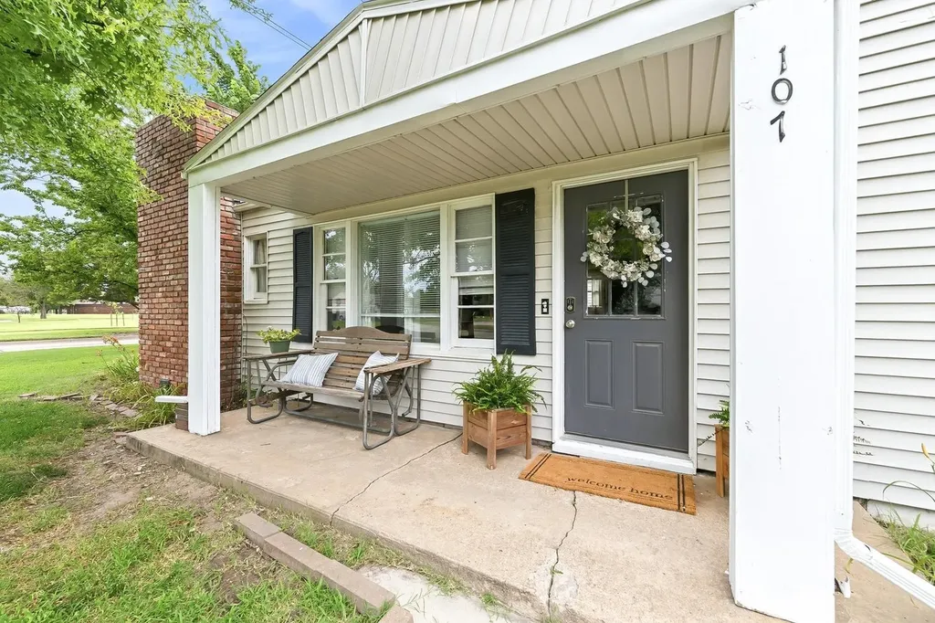 170 N Doris Wichita KS 67212