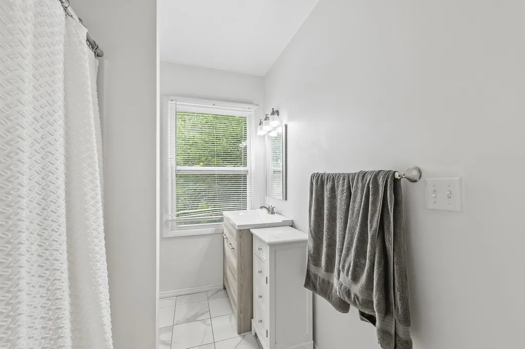 170 N Doris Wichita KS 67212