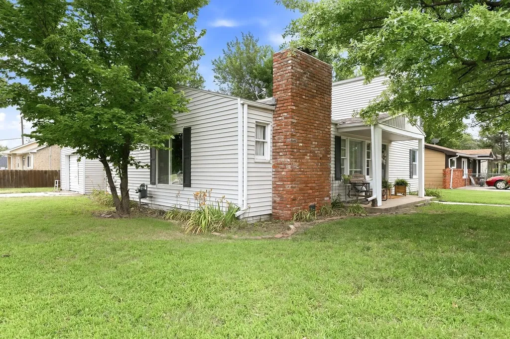 170 N Doris Wichita KS 67212