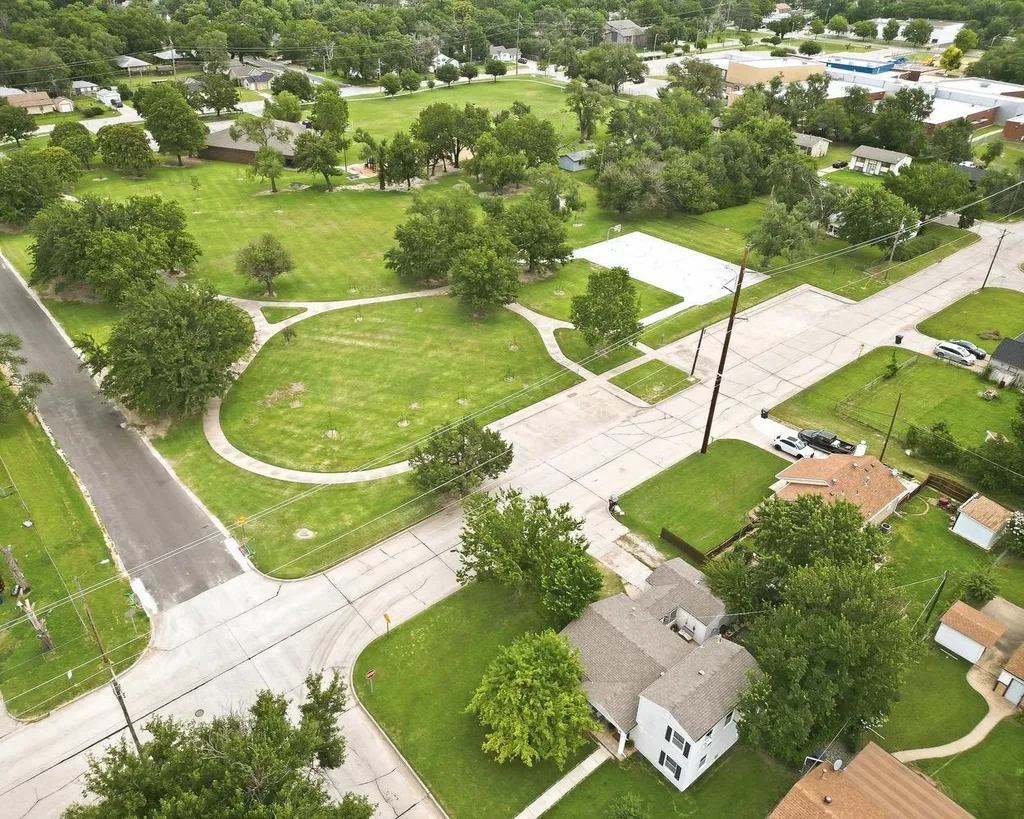 170 N Doris Wichita KS 67212