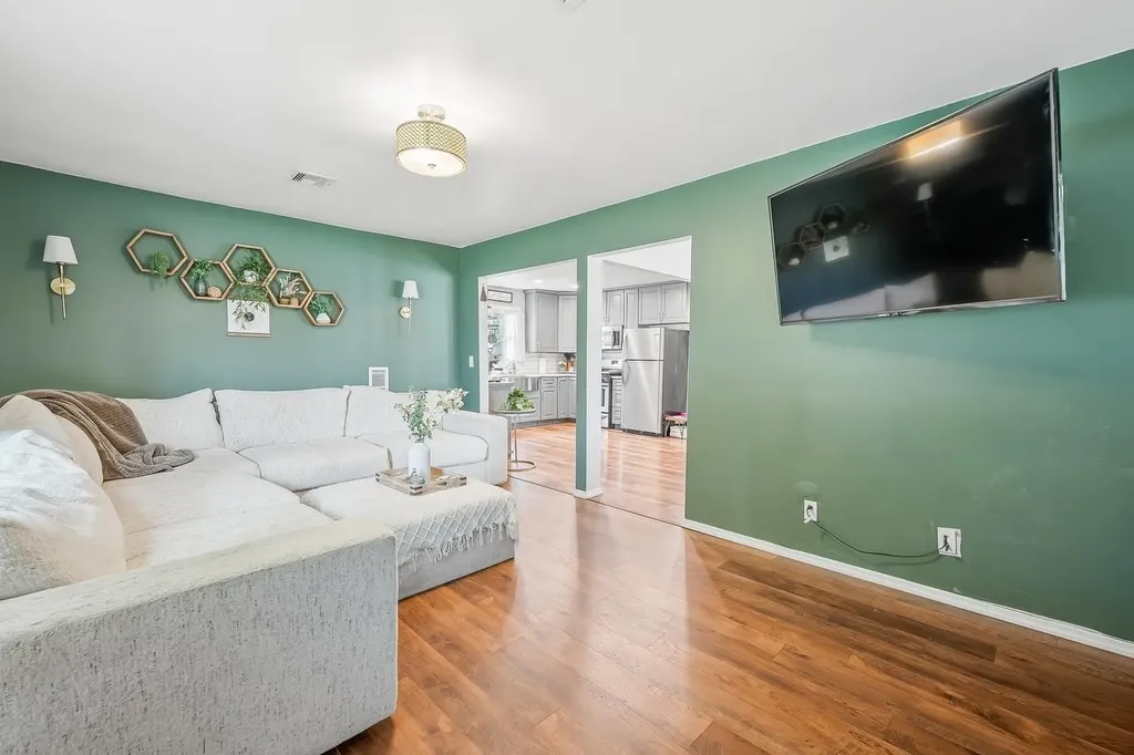 170 N Doris Wichita KS 67212