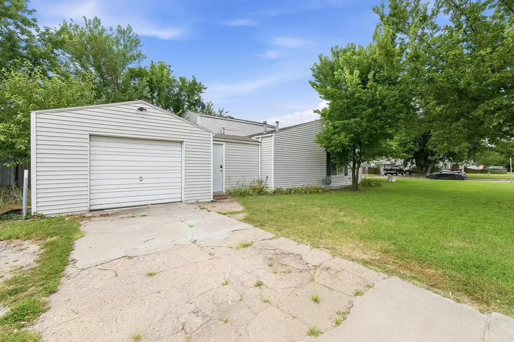 170 N Doris Wichita KS 67212