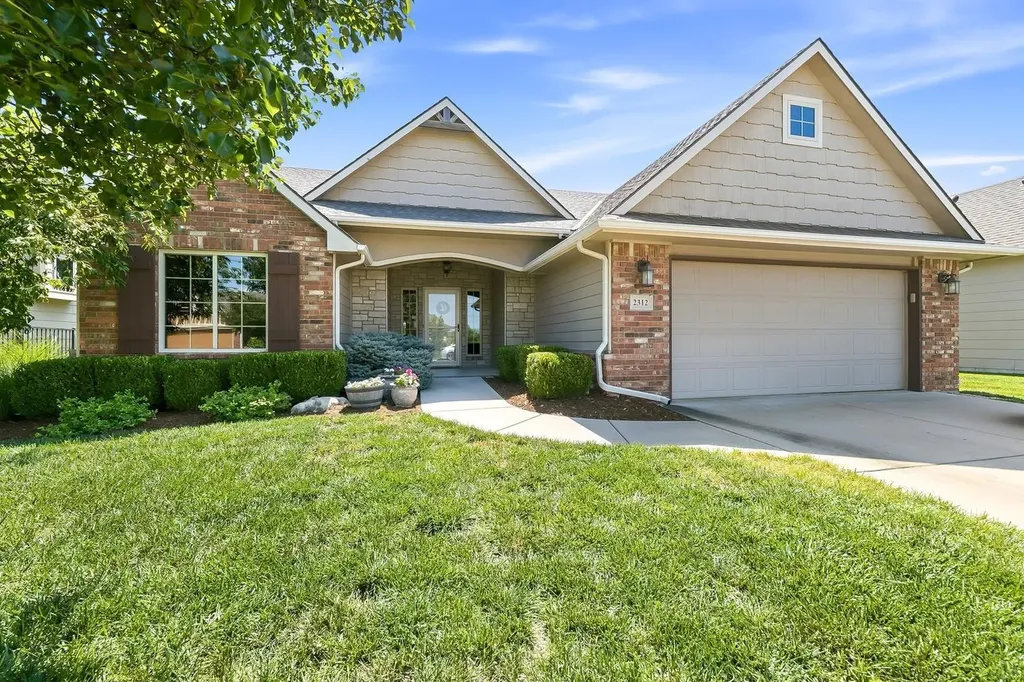 2312 N Sawgrass Circle Derby KS 67037