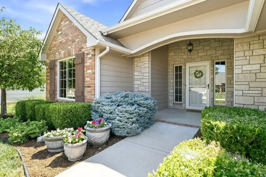2312 N Sawgrass Circle Derby KS 67037