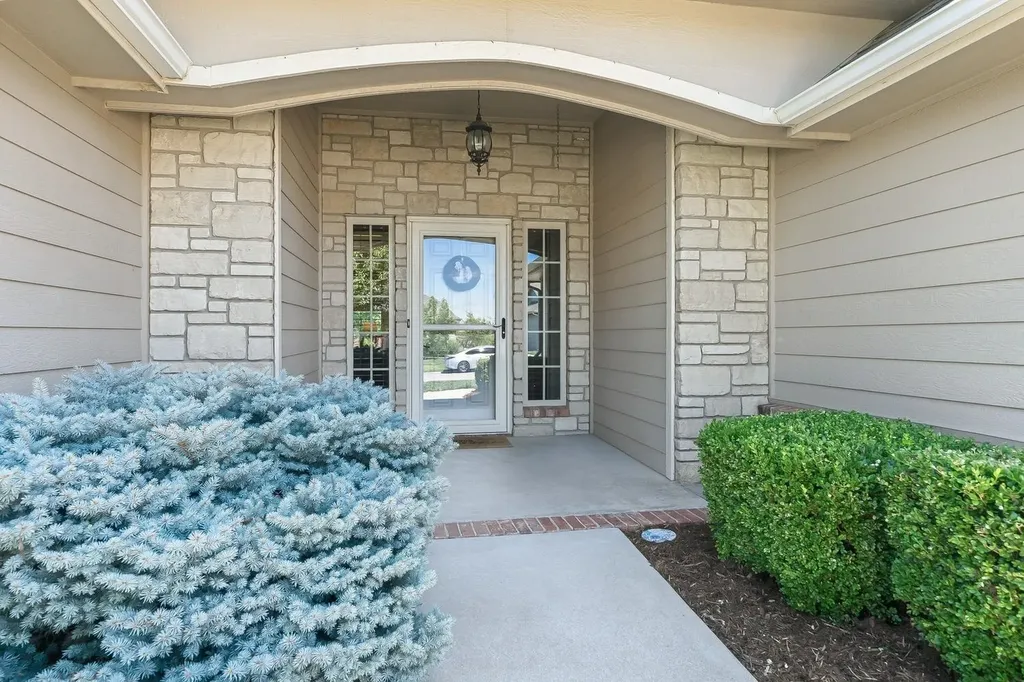 2312 N Sawgrass Circle Derby KS 67037