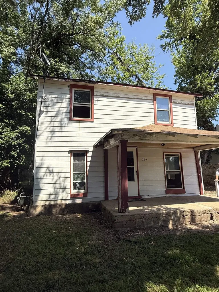 204 N Iowa Street Winfield KS 67156