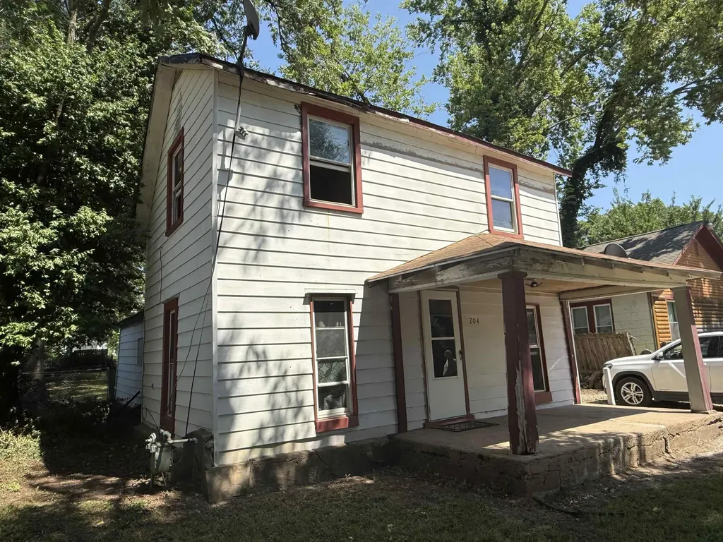 204 N Iowa Street Winfield KS 67156
