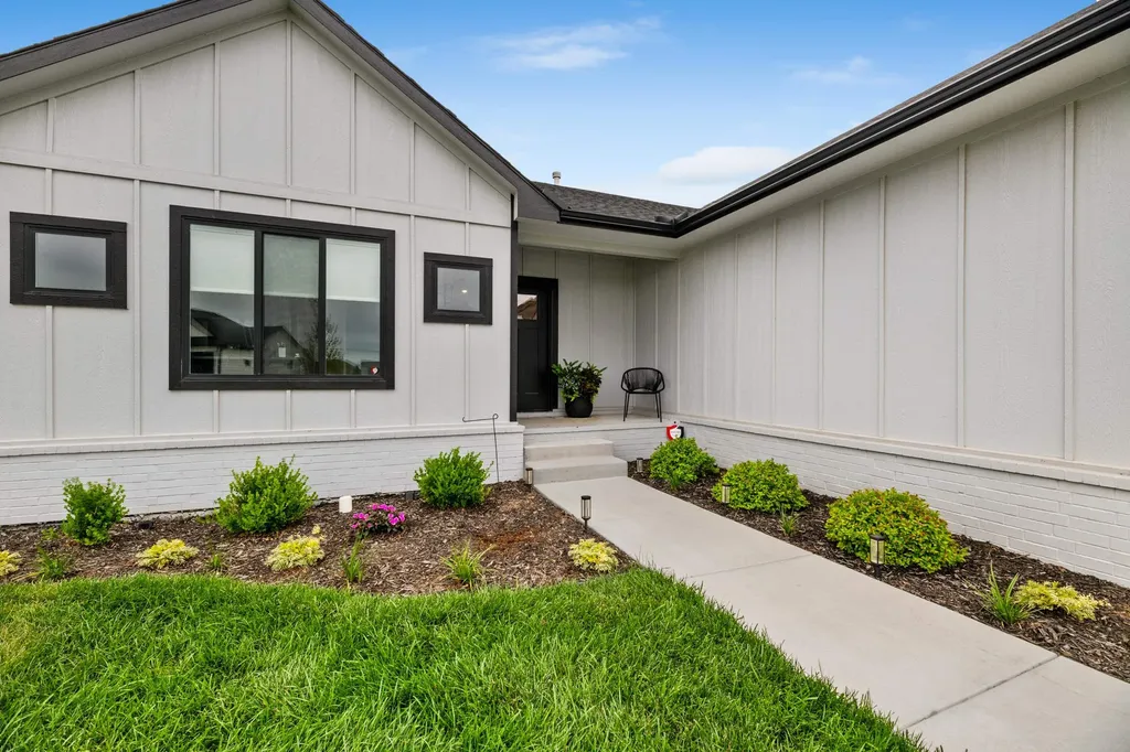 5299 N Hampton Street Bel Aire KS 67226